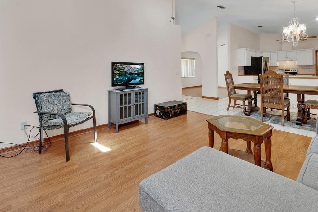 750 OAK TERRACE — photo 14 of 35