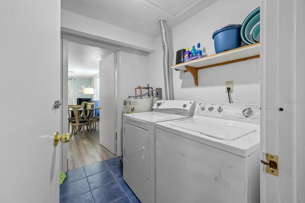 4055 BAY OAKS CIRCLE — photo 13 of 51