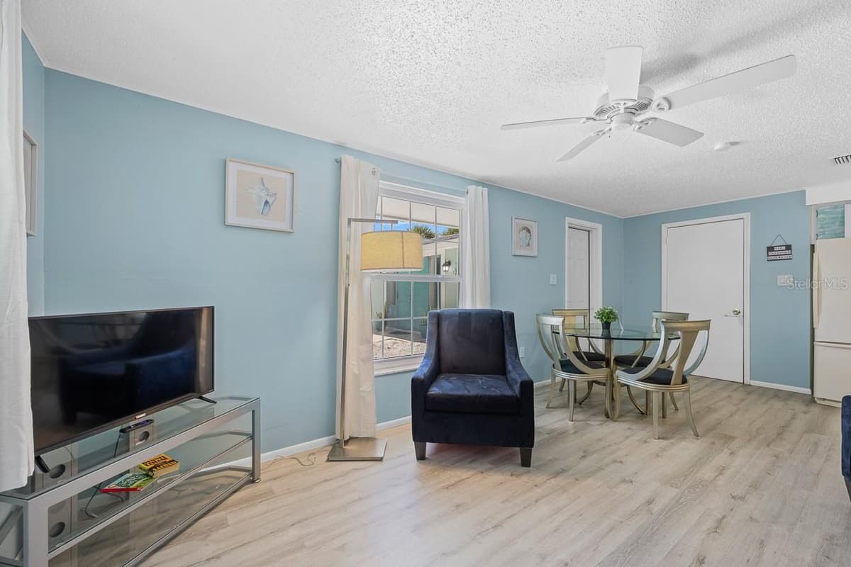 4055 BAY OAKS CIRCLE — photo 16 of 51