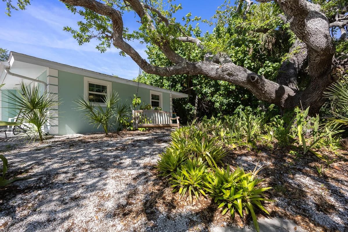 4055 BAY OAKS CIRCLE — photo 36 of 51