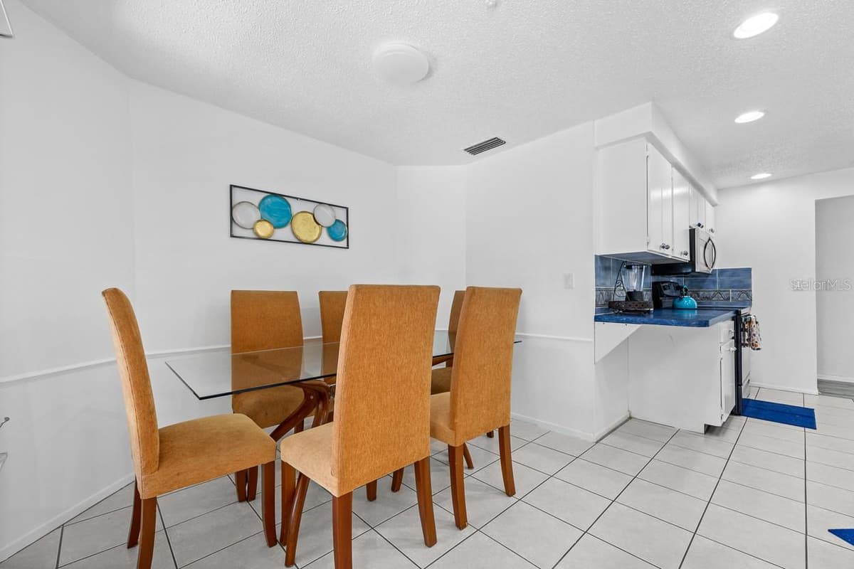 4055 BAY OAKS CIRCLE — photo 10 of 51