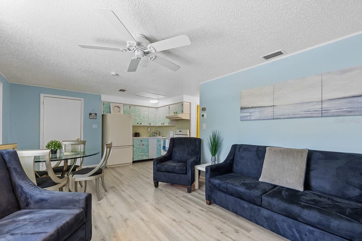 4055 BAY OAKS CIRCLE — photo 17 of 51