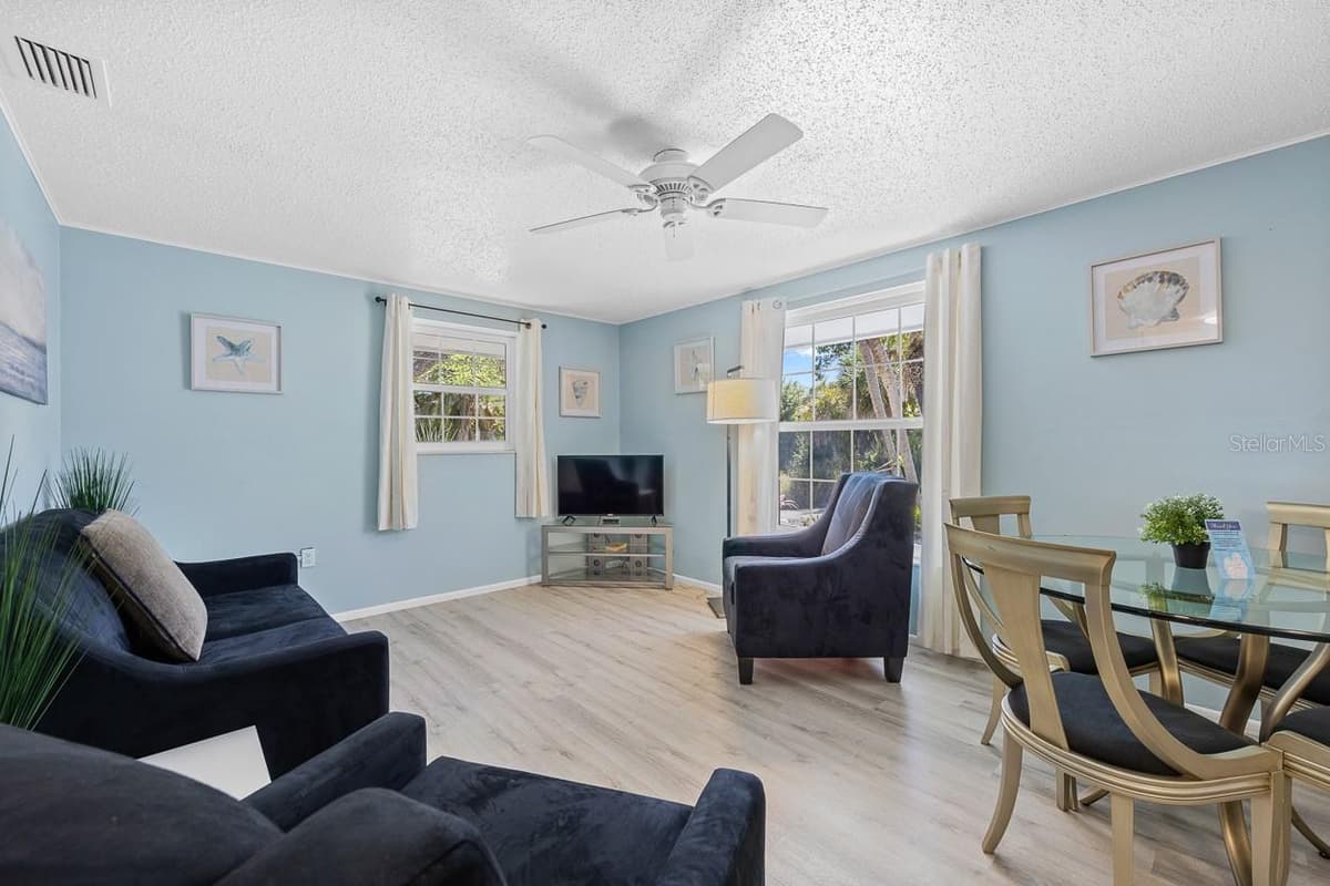 4055 BAY OAKS CIRCLE — photo 15 of 51