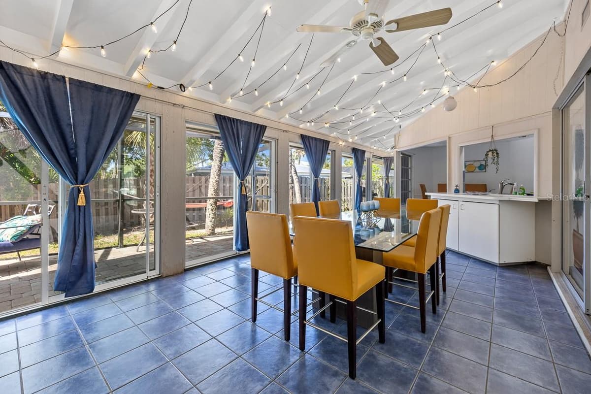 4055 BAY OAKS CIRCLE — photo 8 of 51