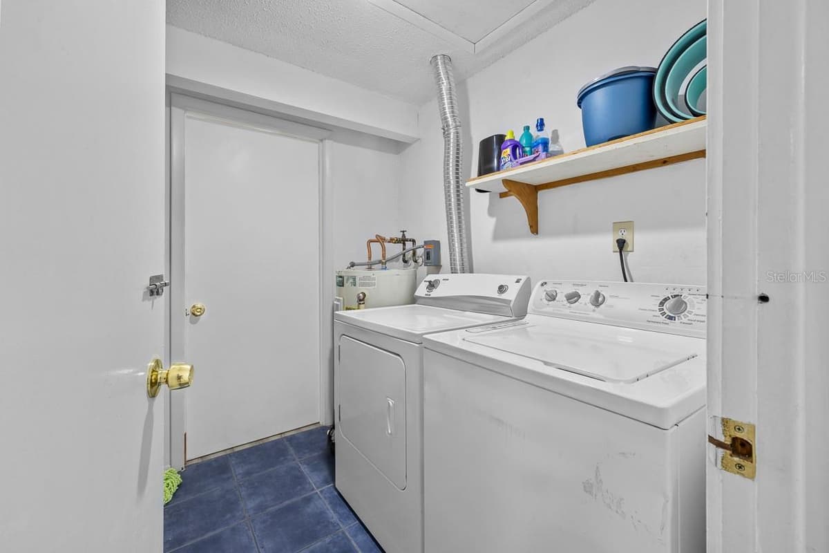 4055 BAY OAKS CIRCLE — photo 12 of 51