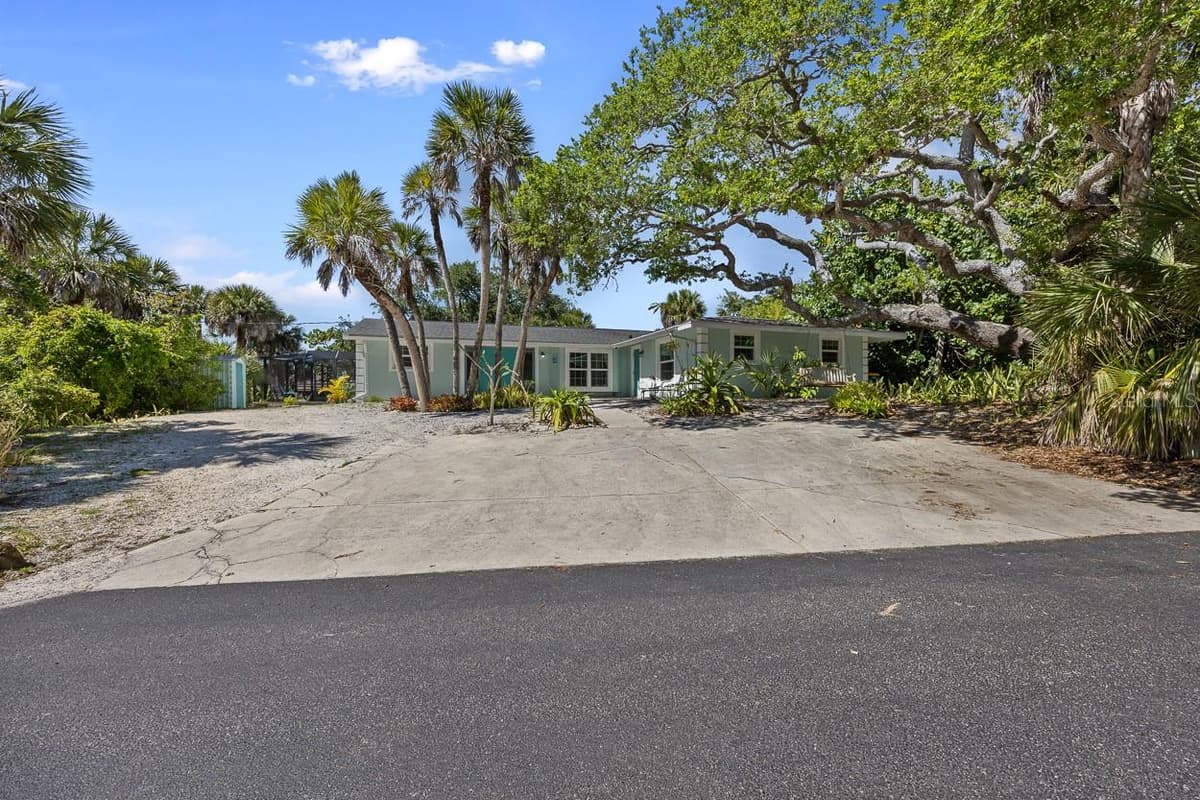 4055 BAY OAKS CIRCLE — photo 37 of 51