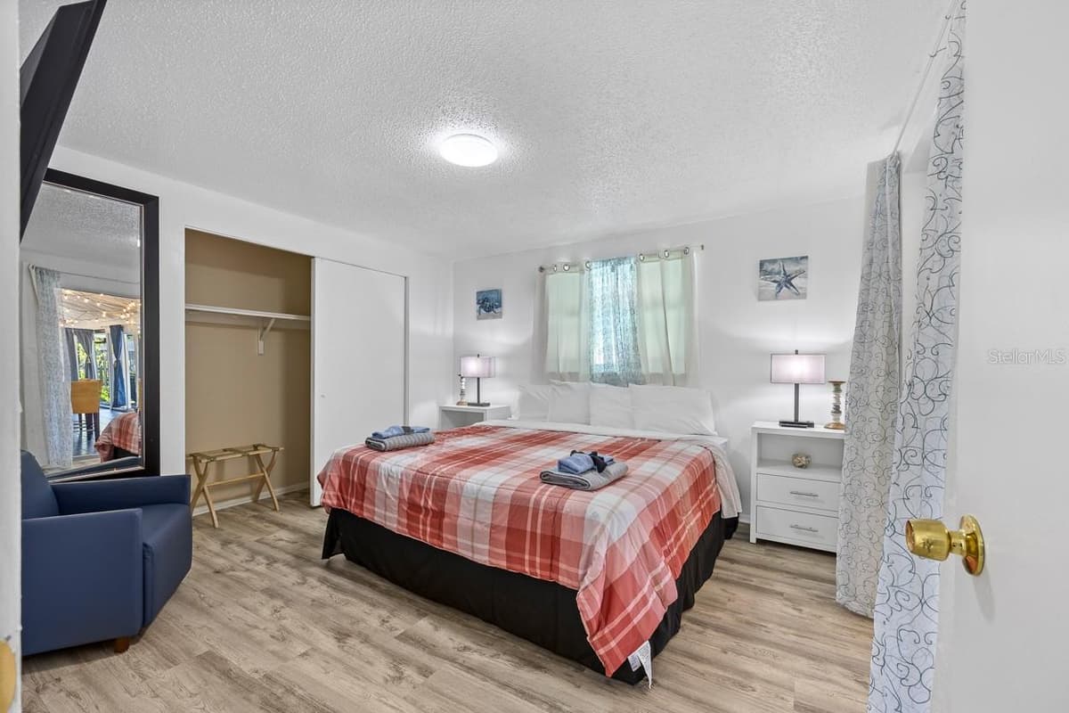 4055 BAY OAKS CIRCLE — photo 27 of 51