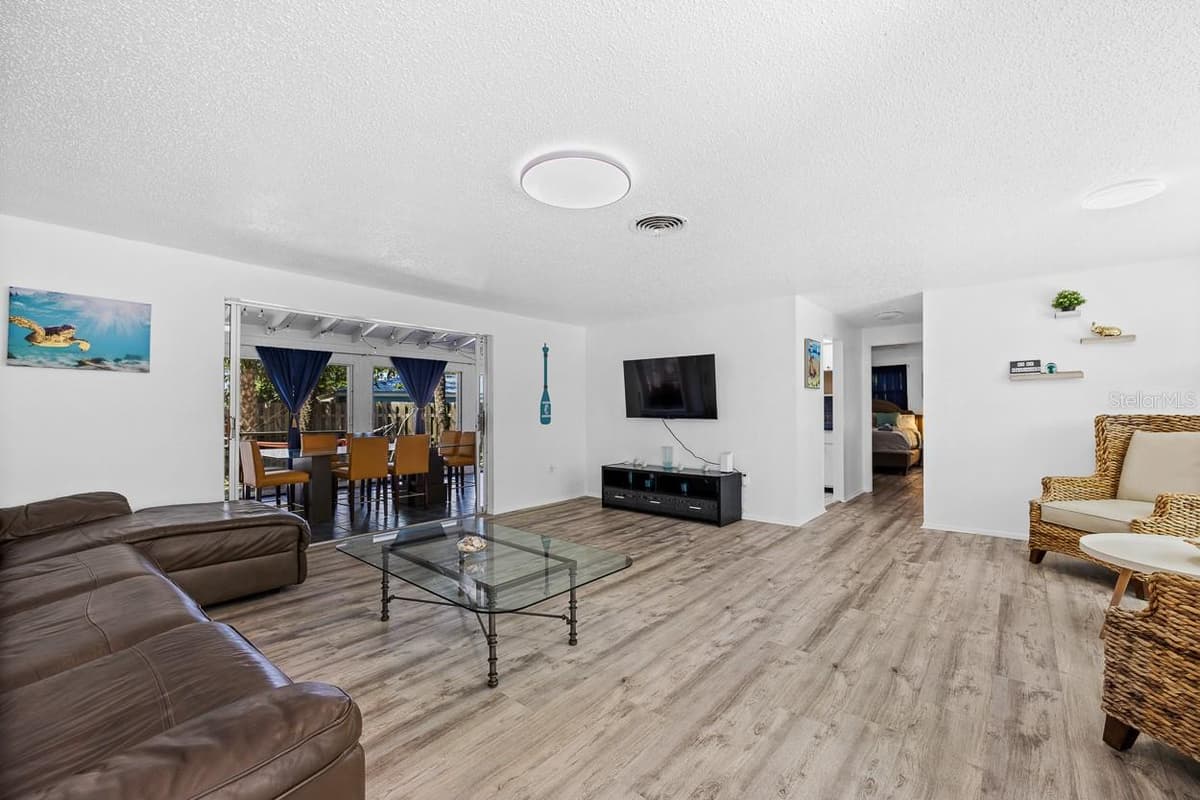 4055 BAY OAKS CIRCLE — photo 3 of 51