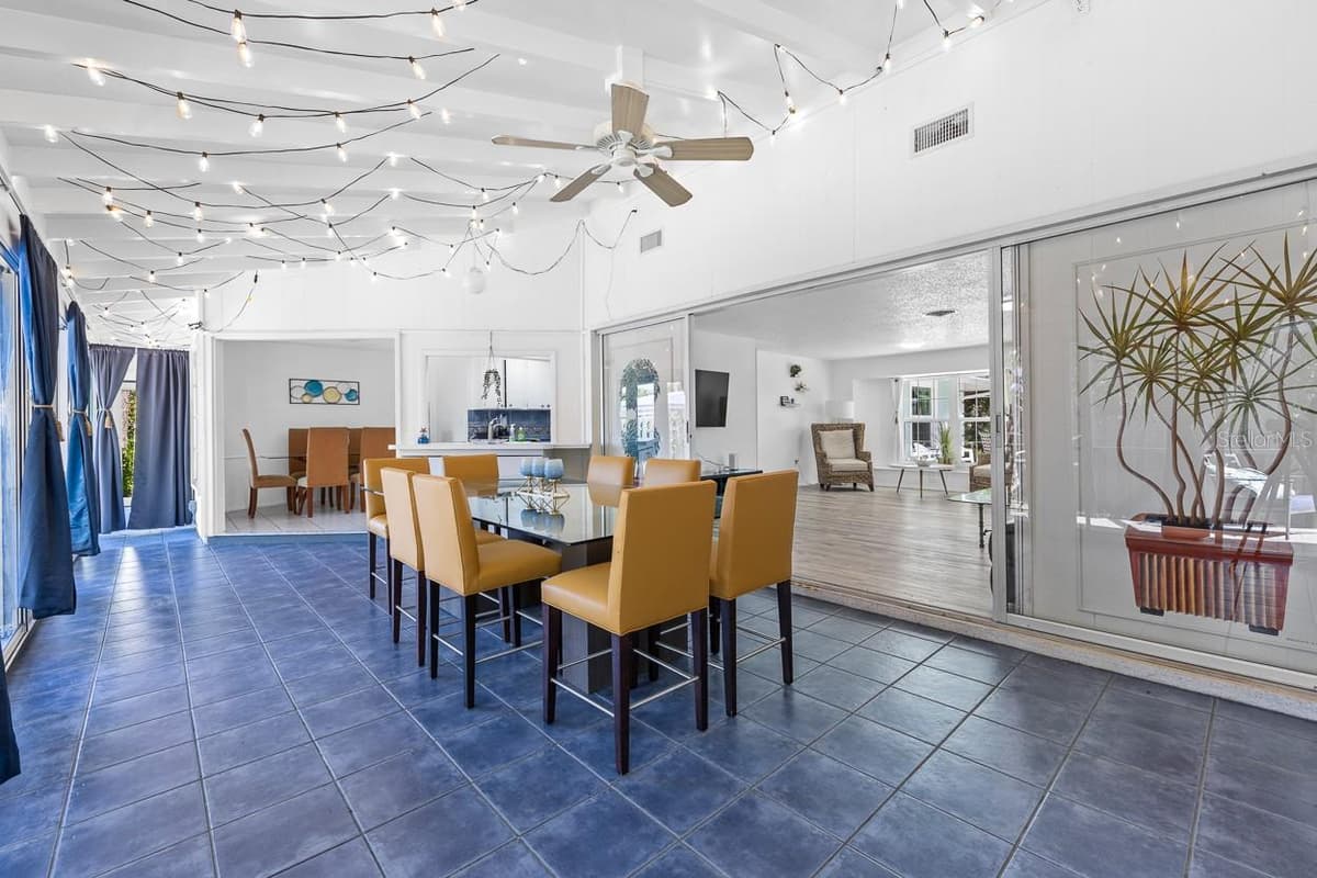 4055 BAY OAKS CIRCLE — photo 9 of 51