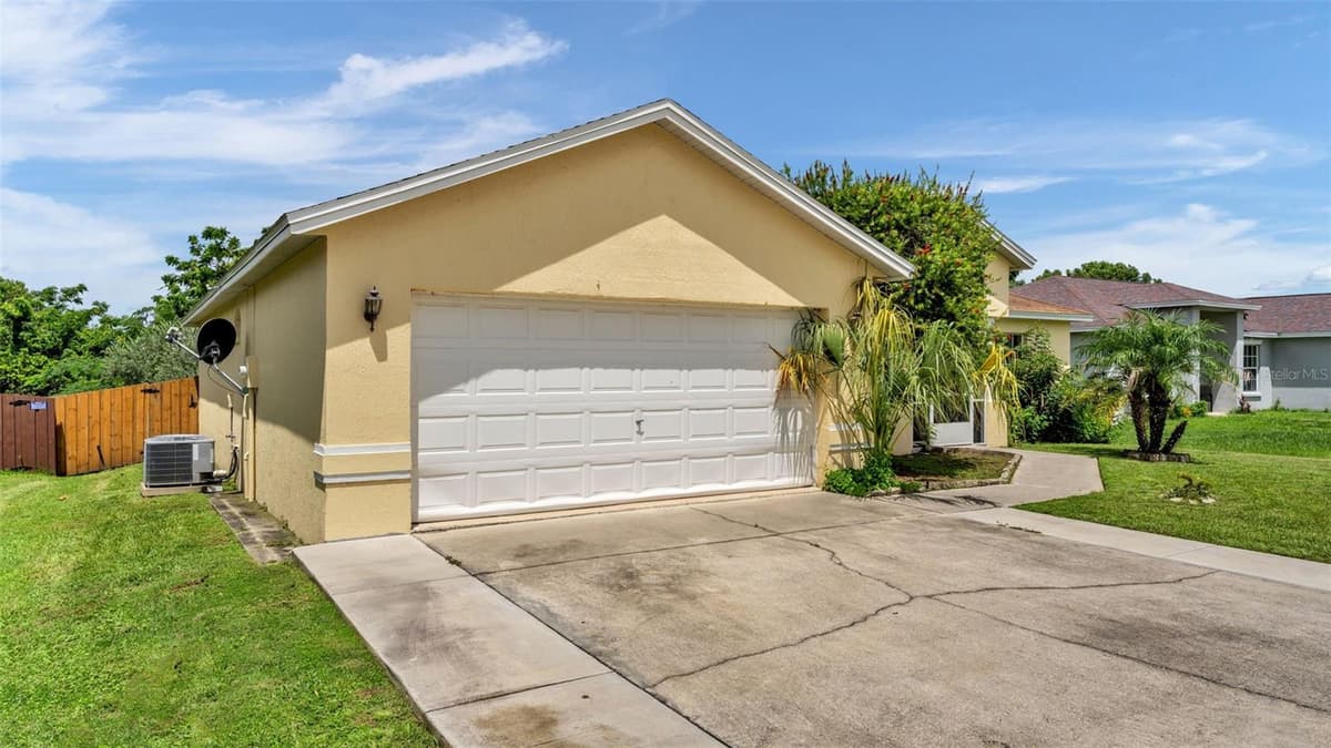 3549 MANOR LOOP — photo 4 of 36