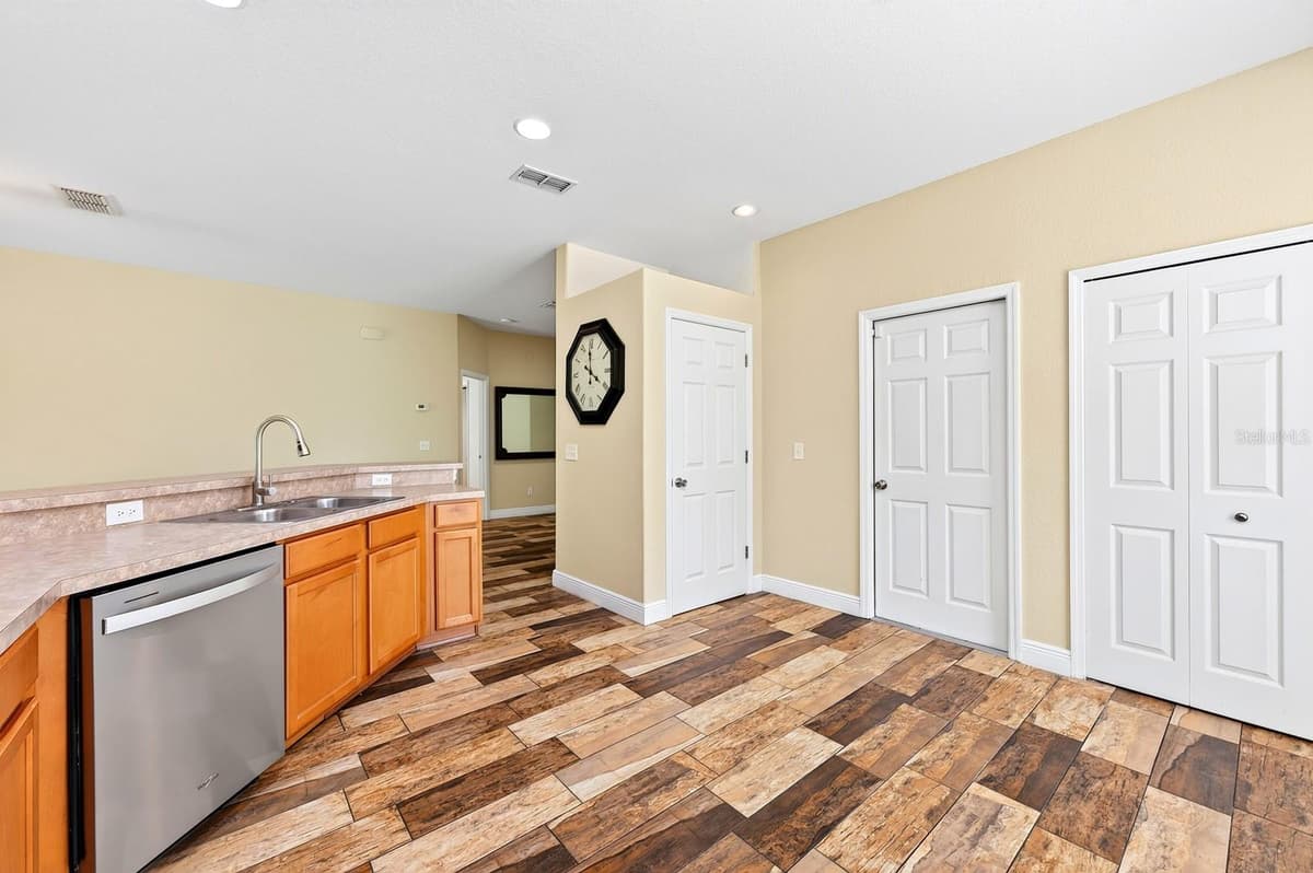 9011 MURANO MEWS COURT — photo 11 of 36
