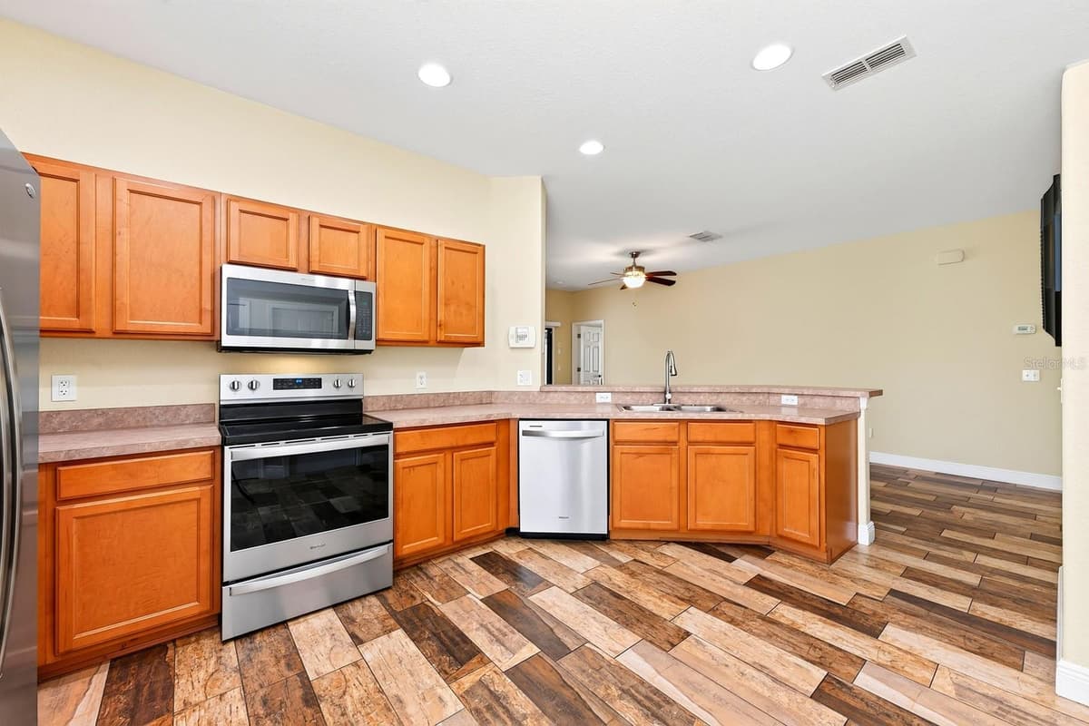 9011 MURANO MEWS COURT — photo 8 of 36