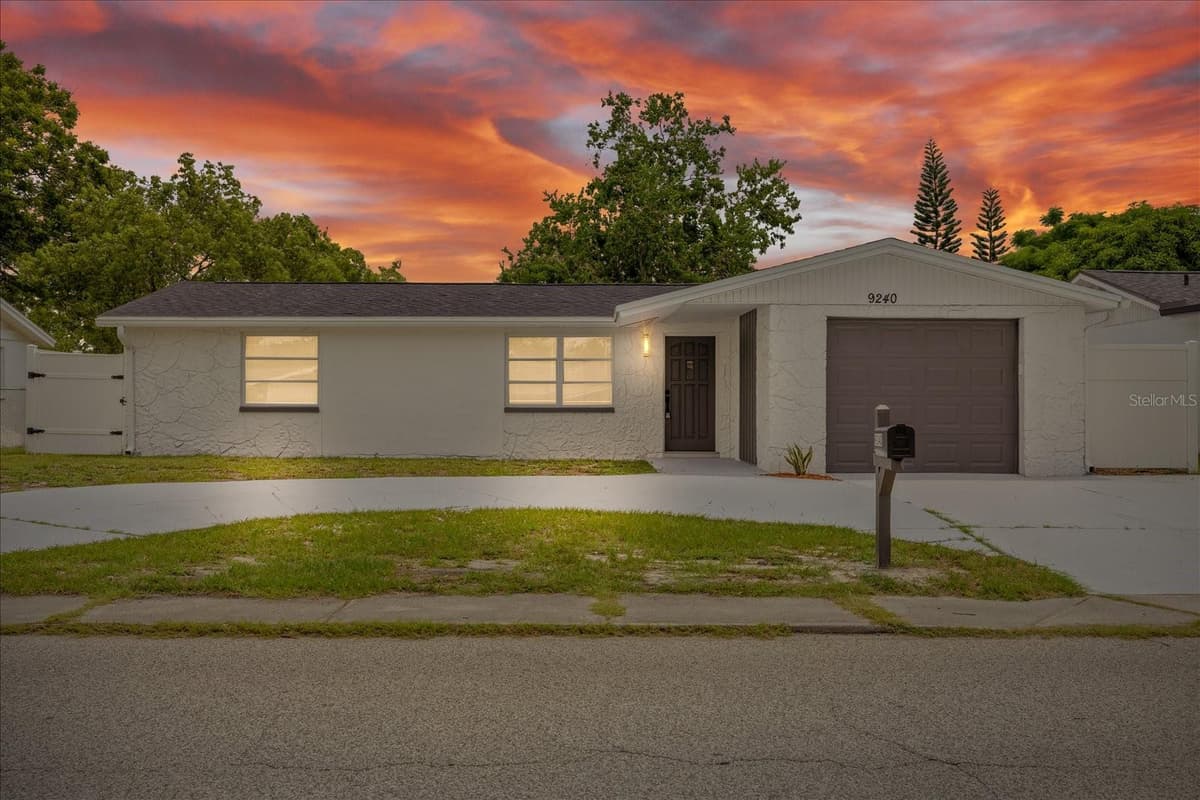 9240 STERLING LANE — photo 5 of 39