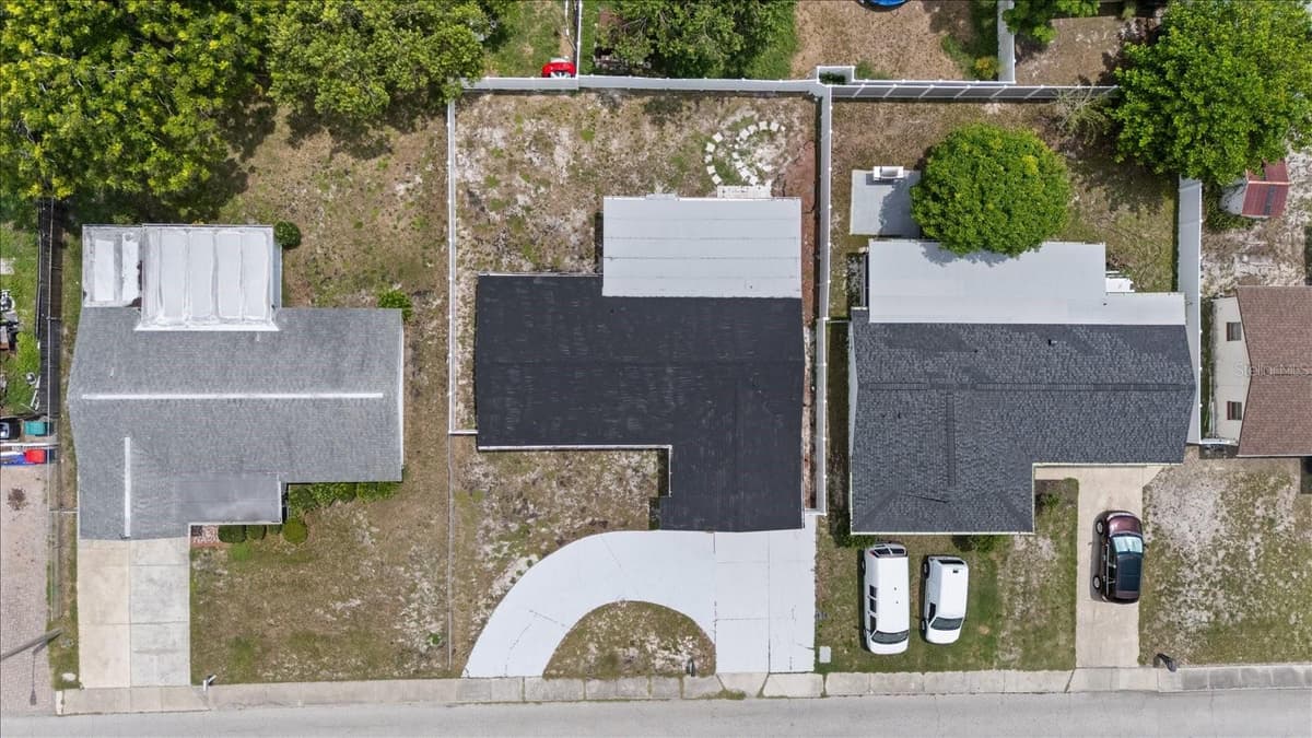 9240 STERLING LANE — photo 7 of 39