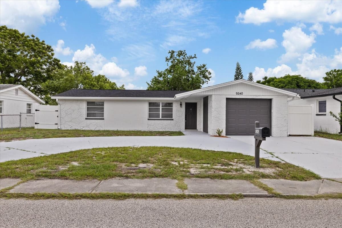 9240 STERLING LANE — photo 3 of 39