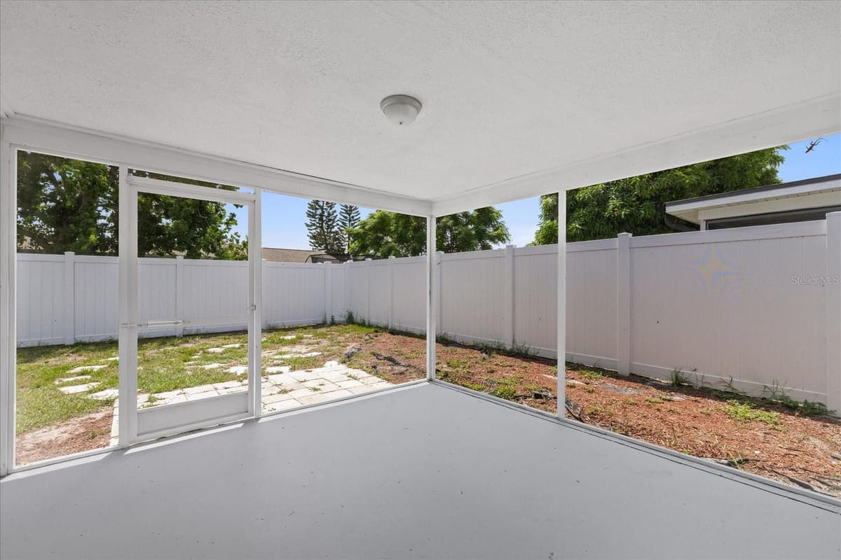 9240 STERLING LANE — photo 35 of 39