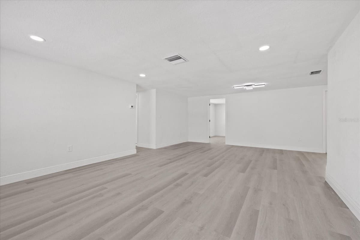 9240 STERLING LANE — photo 15 of 39
