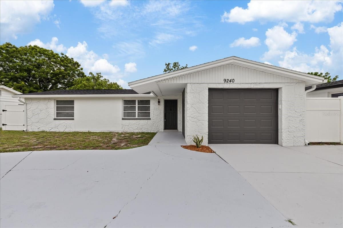 9240 STERLING LANE — photo 13 of 39