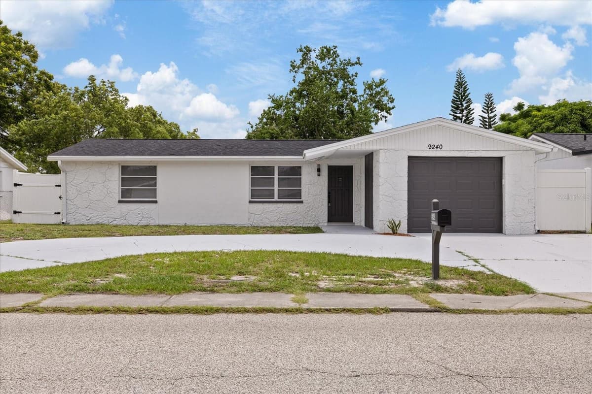 9240 STERLING LANE — photo 11 of 39