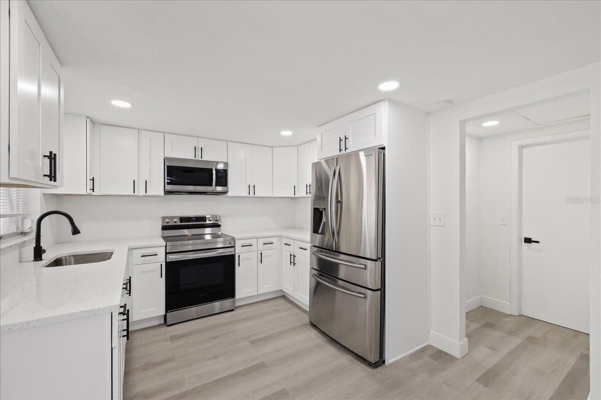 9240 STERLING LANE — photo 21 of 39