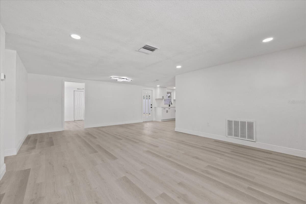 9240 STERLING LANE — photo 16 of 39