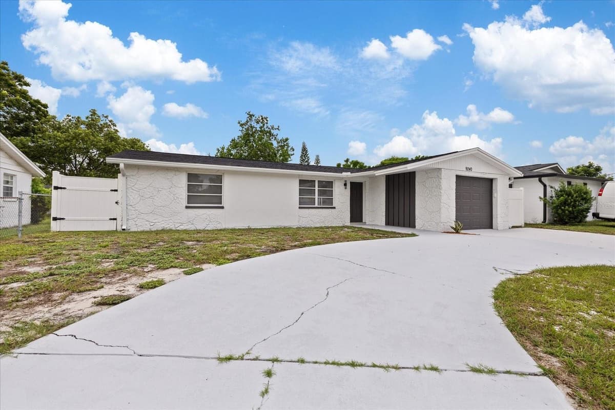 9240 STERLING LANE — photo 12 of 39