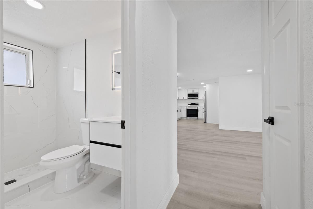 9240 STERLING LANE — photo 34 of 39