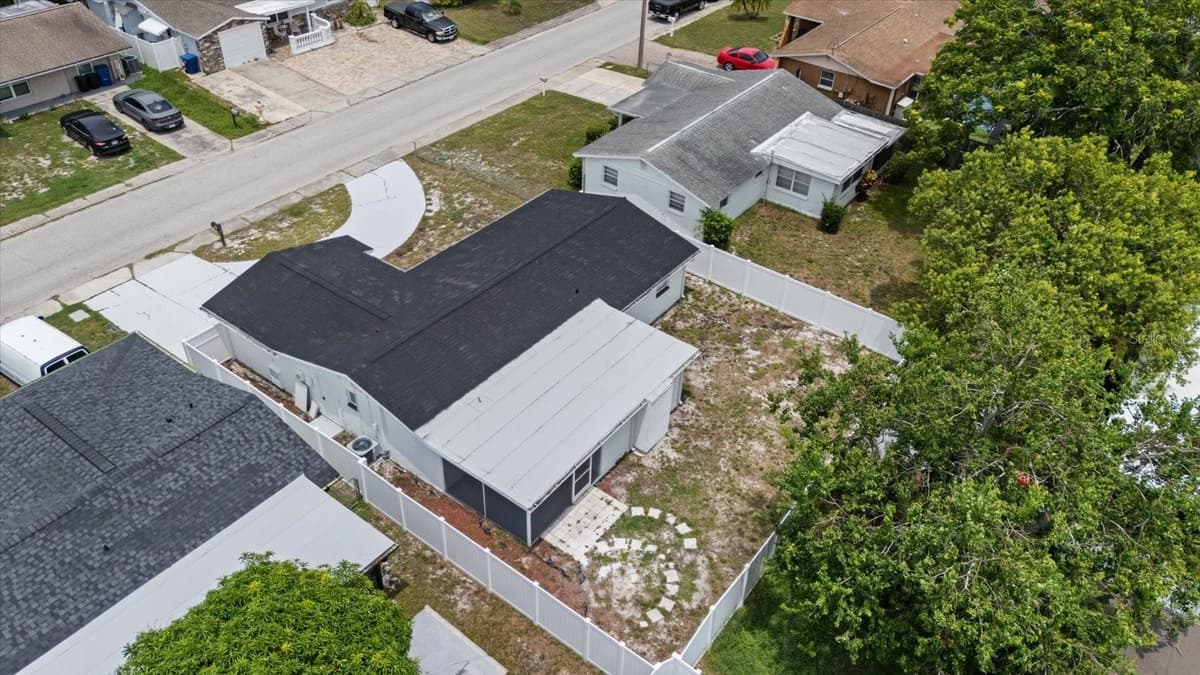 9240 STERLING LANE — photo 9 of 39