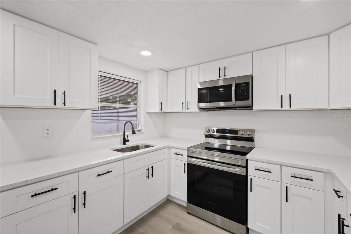 9240 STERLING LANE — photo 23 of 39