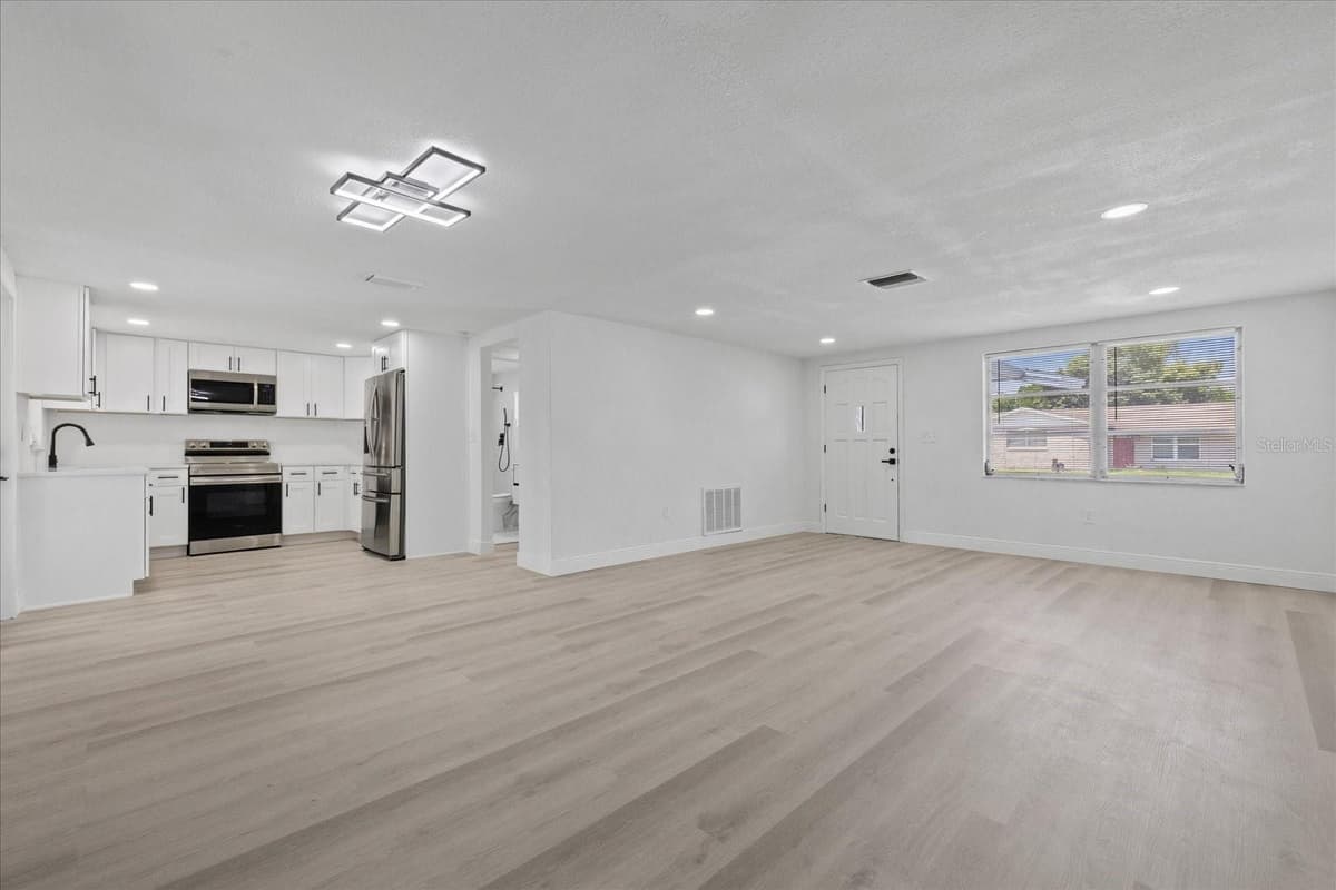 9240 STERLING LANE — photo 17 of 39