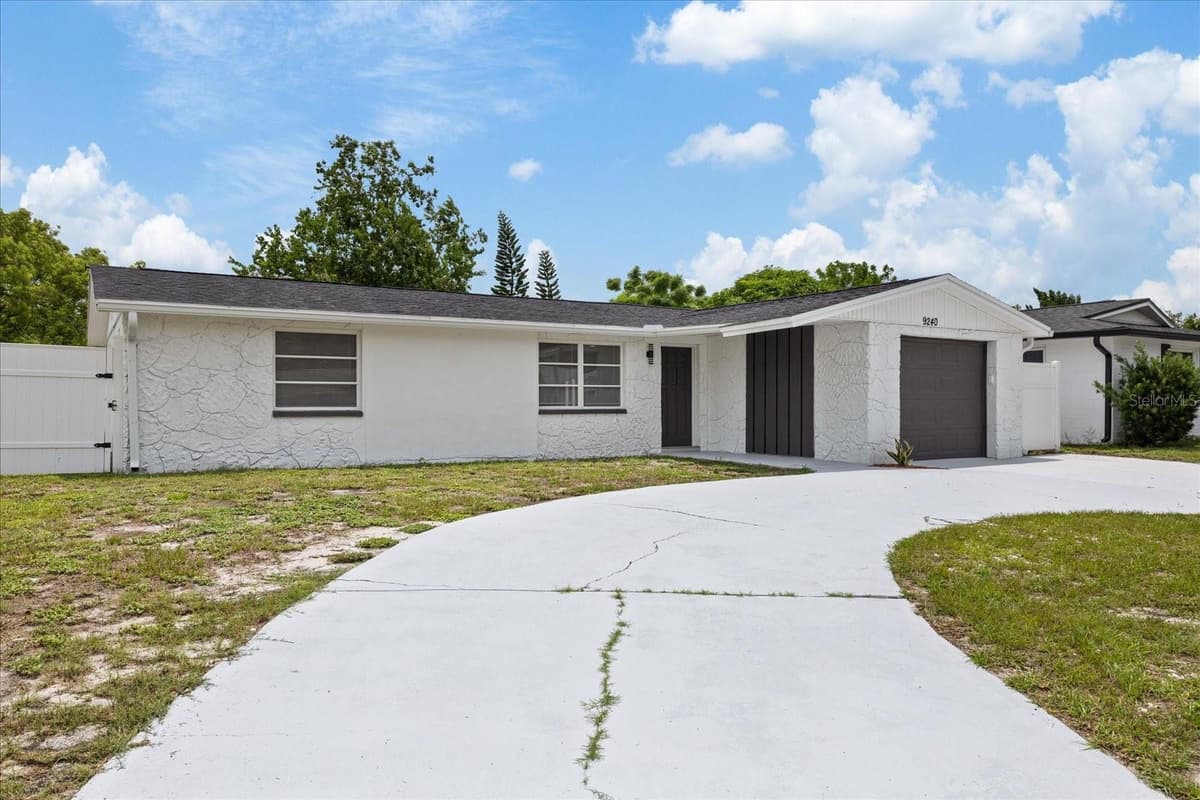 9240 STERLING LANE — photo 10 of 39