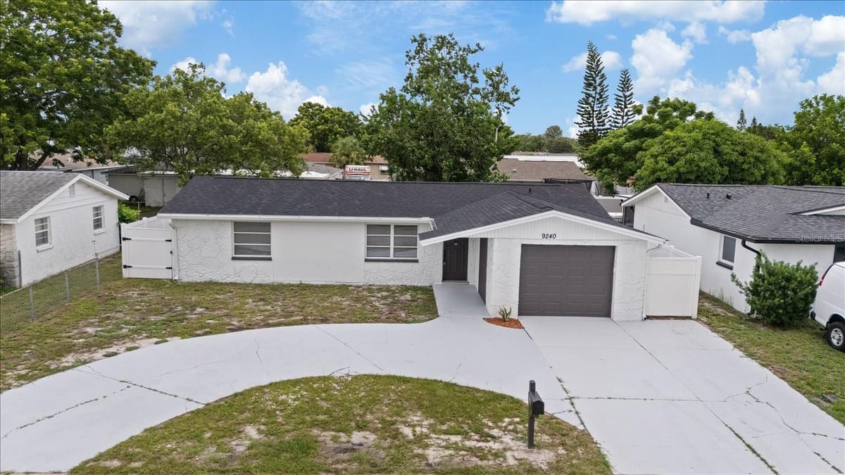 9240 STERLING LANE — photo 2 of 39