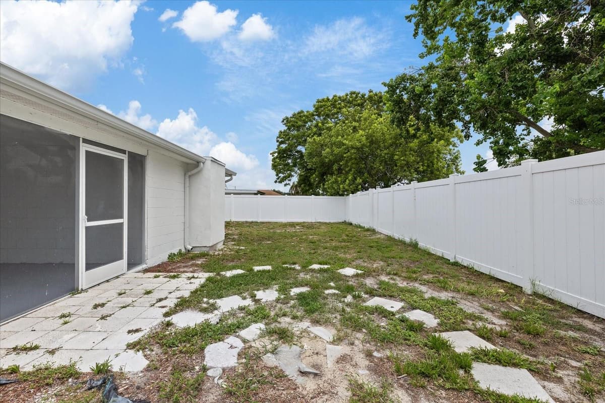9240 STERLING LANE — photo 38 of 39