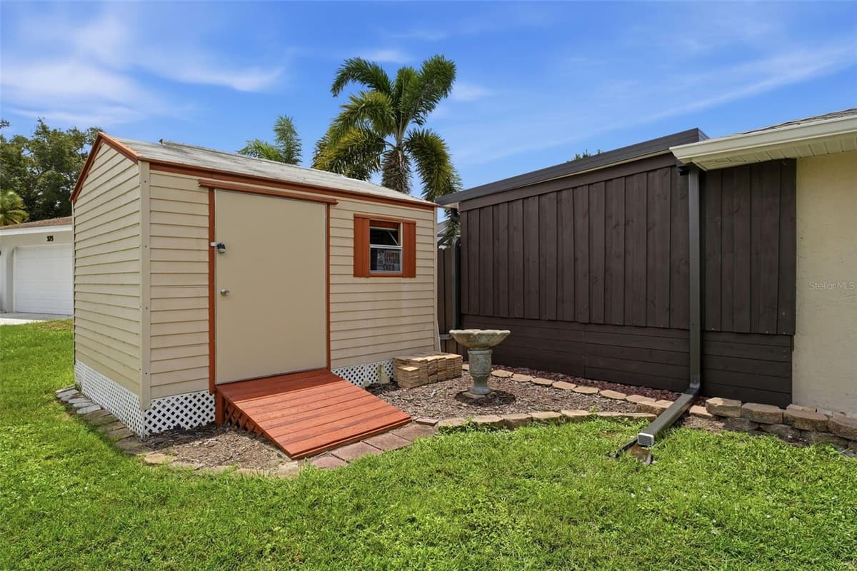 290 CAPRI AVENUE — photo 43 of 62