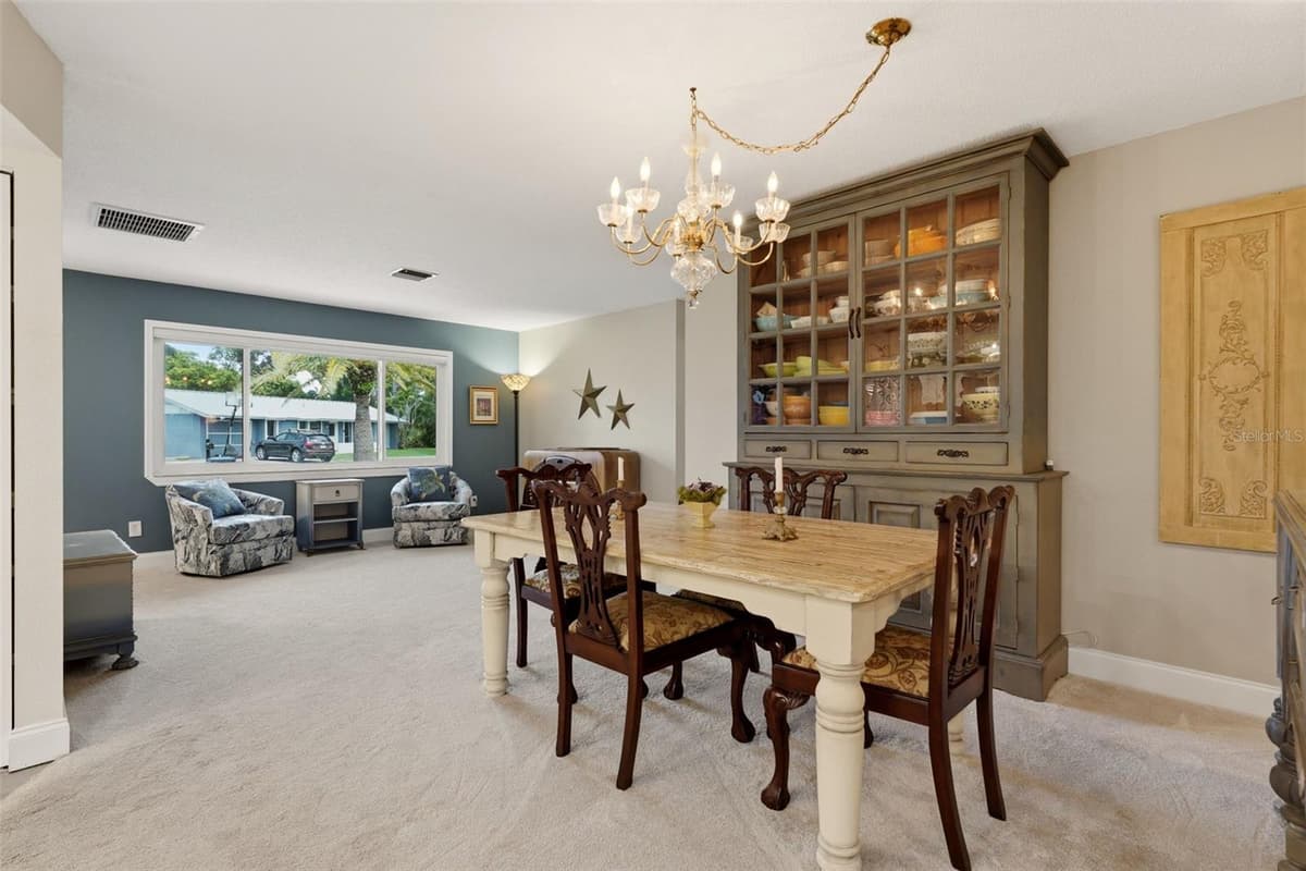 290 CAPRI AVENUE — photo 11 of 62