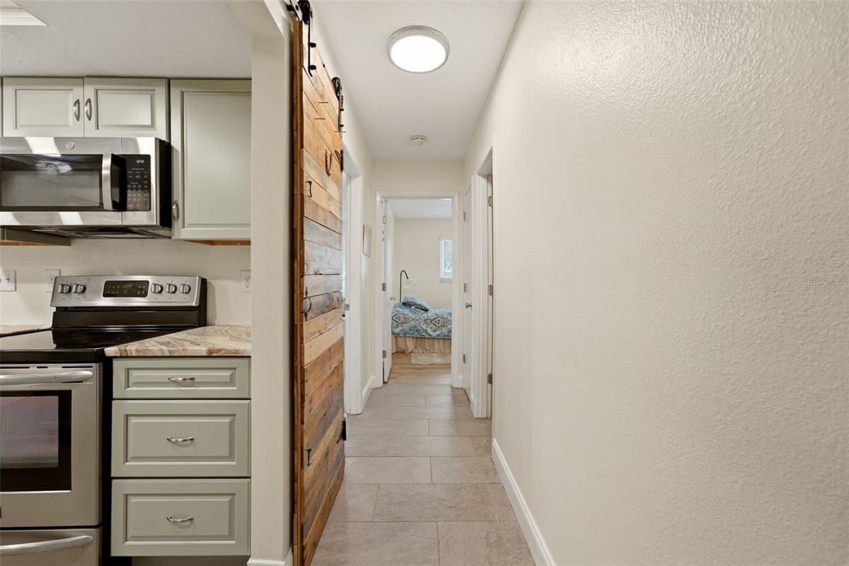 290 CAPRI AVENUE — photo 27 of 62
