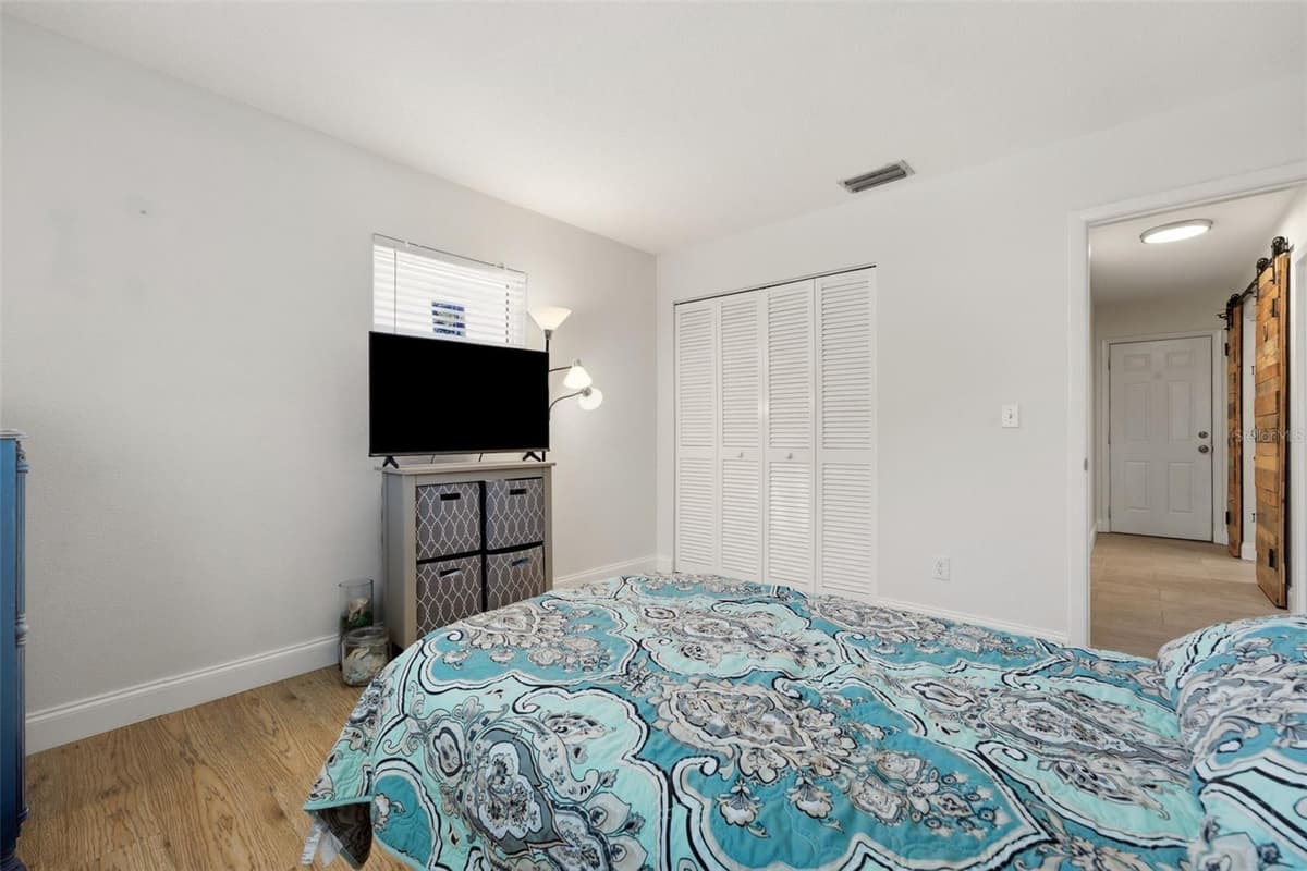 290 CAPRI AVENUE — photo 23 of 62