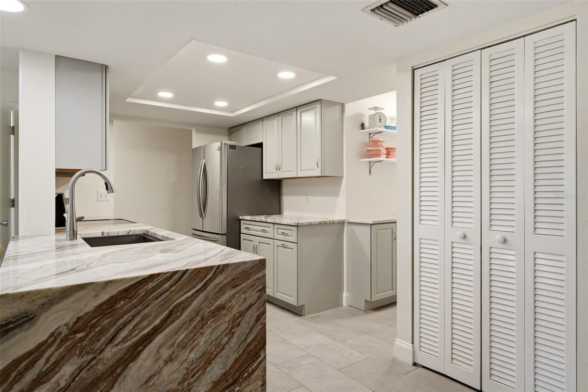 290 CAPRI AVENUE — photo 13 of 62
