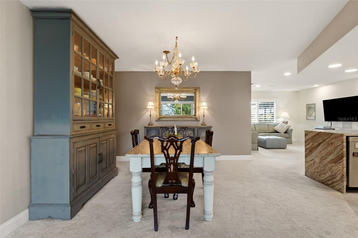 290 CAPRI AVENUE — photo 9 of 62