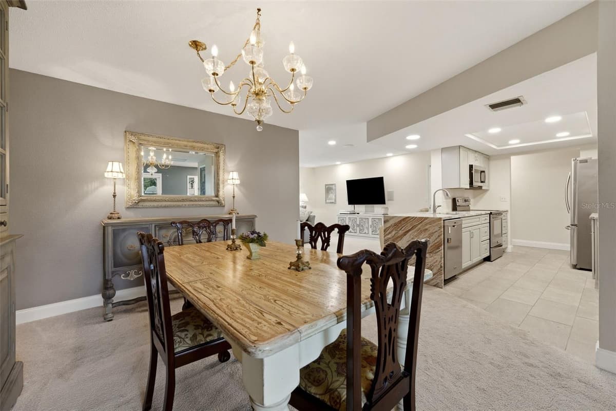 290 CAPRI AVENUE — photo 10 of 62