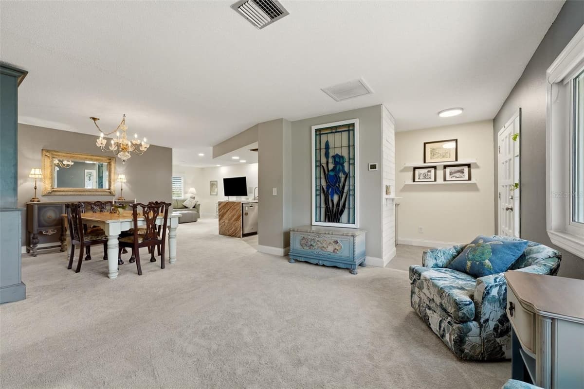 290 CAPRI AVENUE — photo 6 of 62