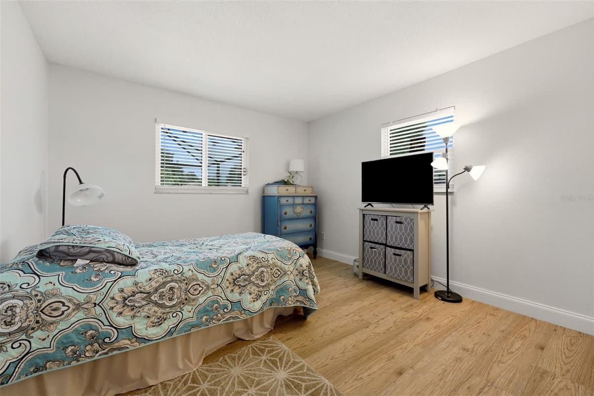 290 CAPRI AVENUE — photo 22 of 62