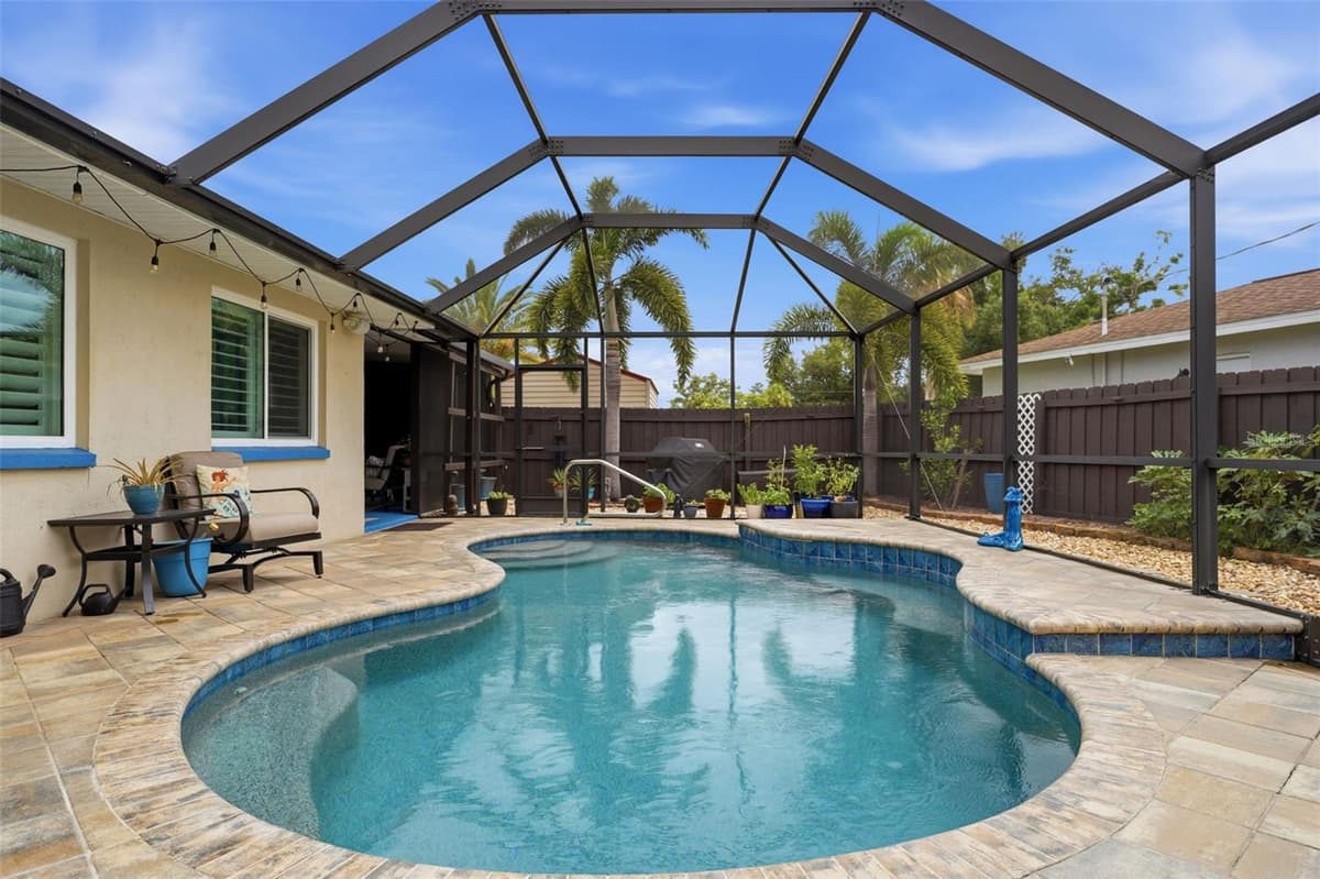 290 CAPRI AVENUE — photo 37 of 62