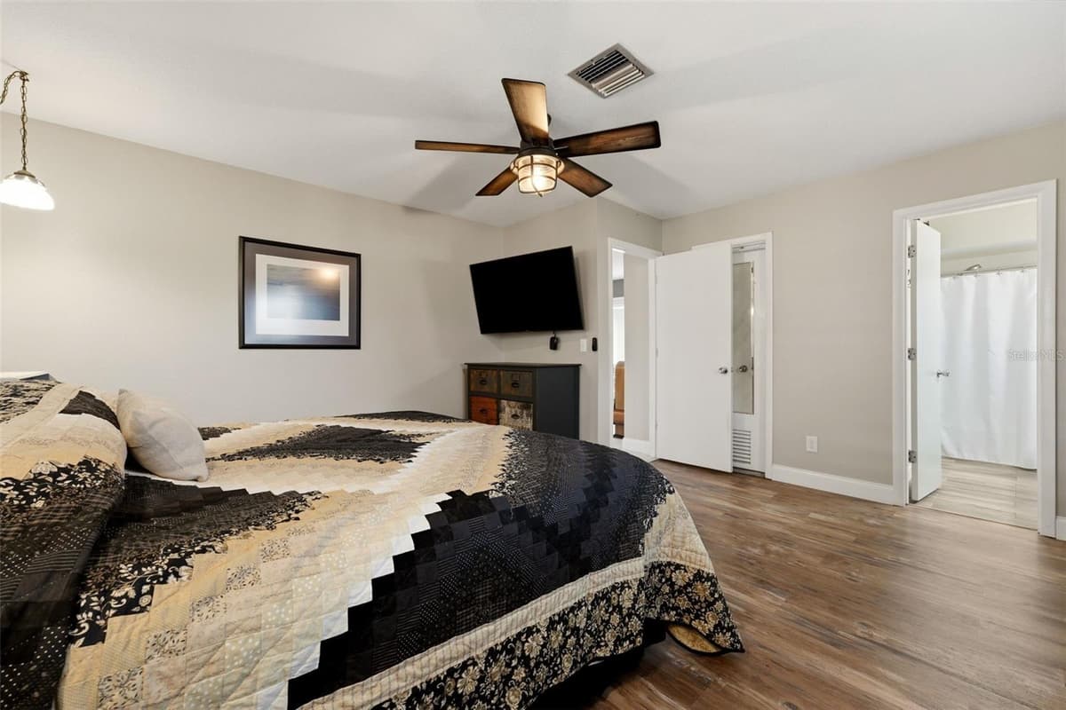 290 CAPRI AVENUE — photo 29 of 62