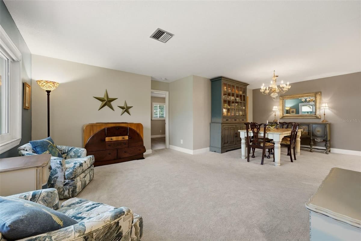 290 CAPRI AVENUE — photo 5 of 62