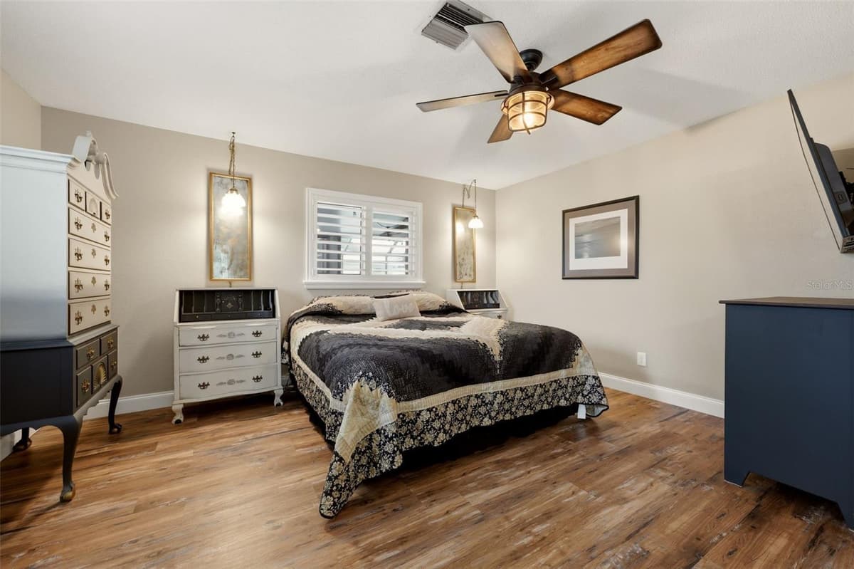 290 CAPRI AVENUE — photo 28 of 62