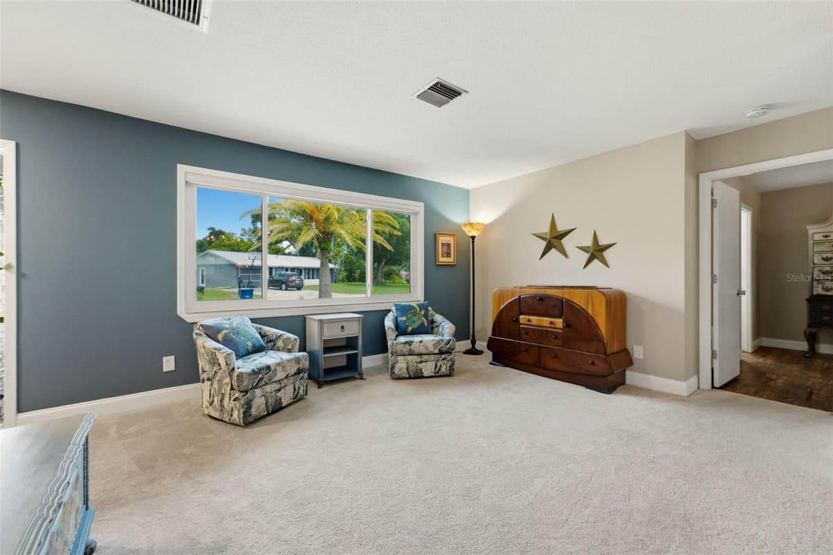 290 CAPRI AVENUE — photo 8 of 62
