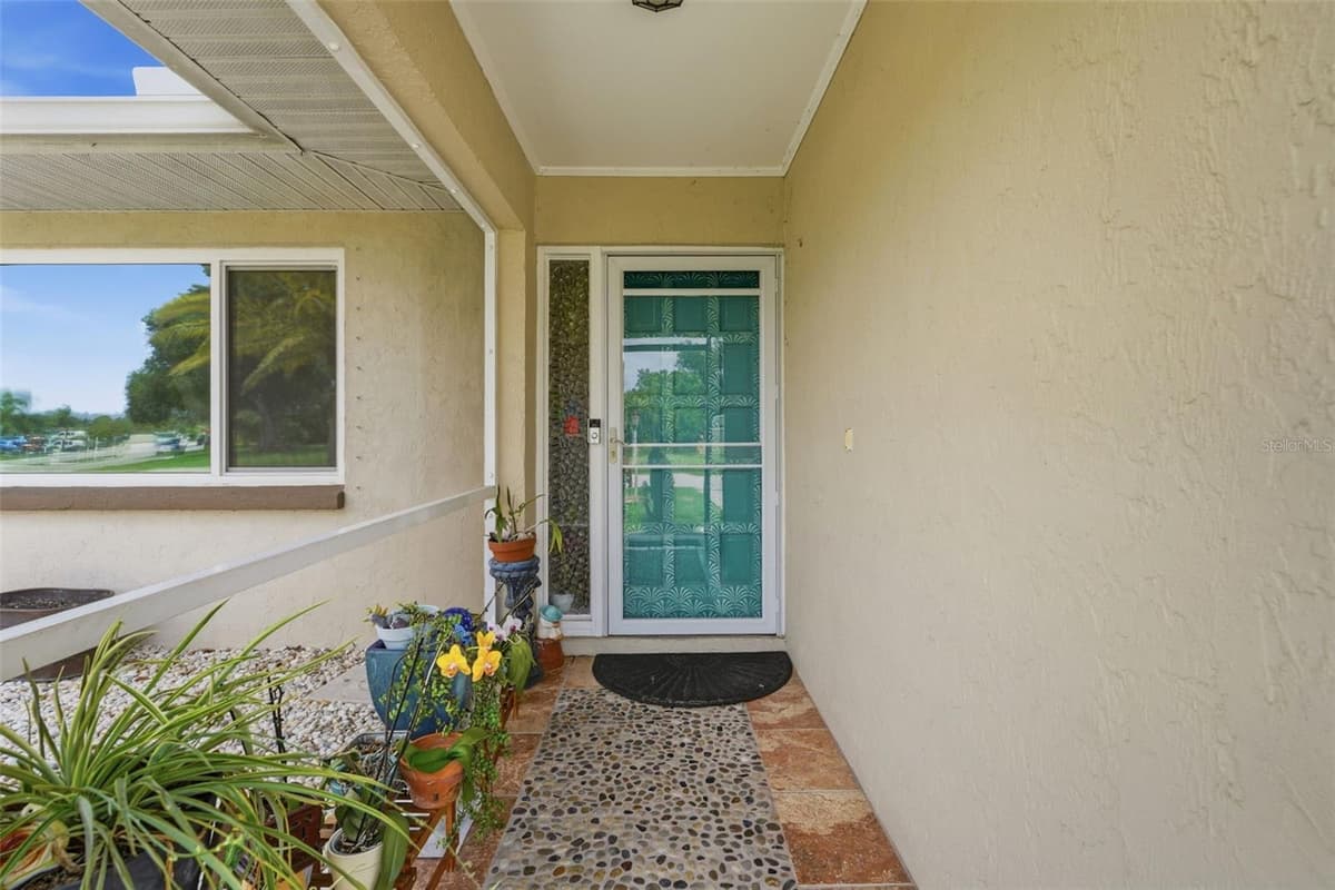 290 CAPRI AVENUE — photo 4 of 62