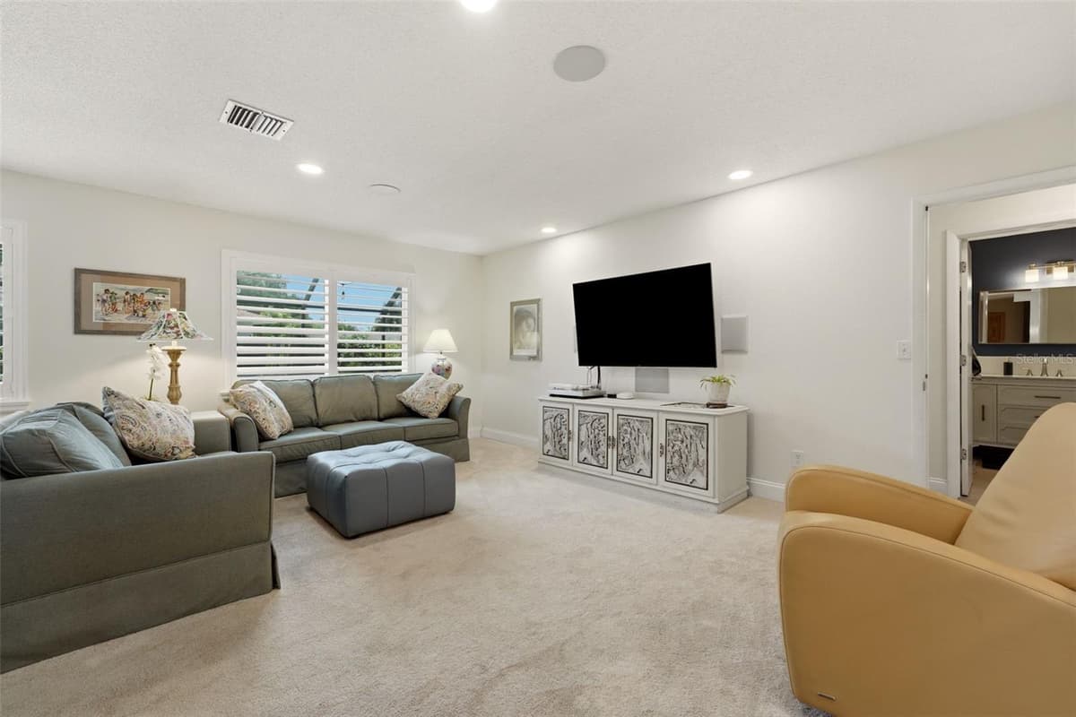 290 CAPRI AVENUE — photo 18 of 62