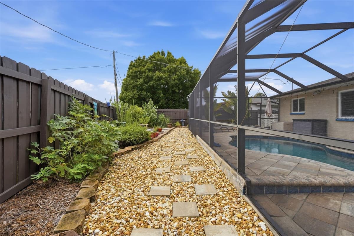 290 CAPRI AVENUE — photo 41 of 62